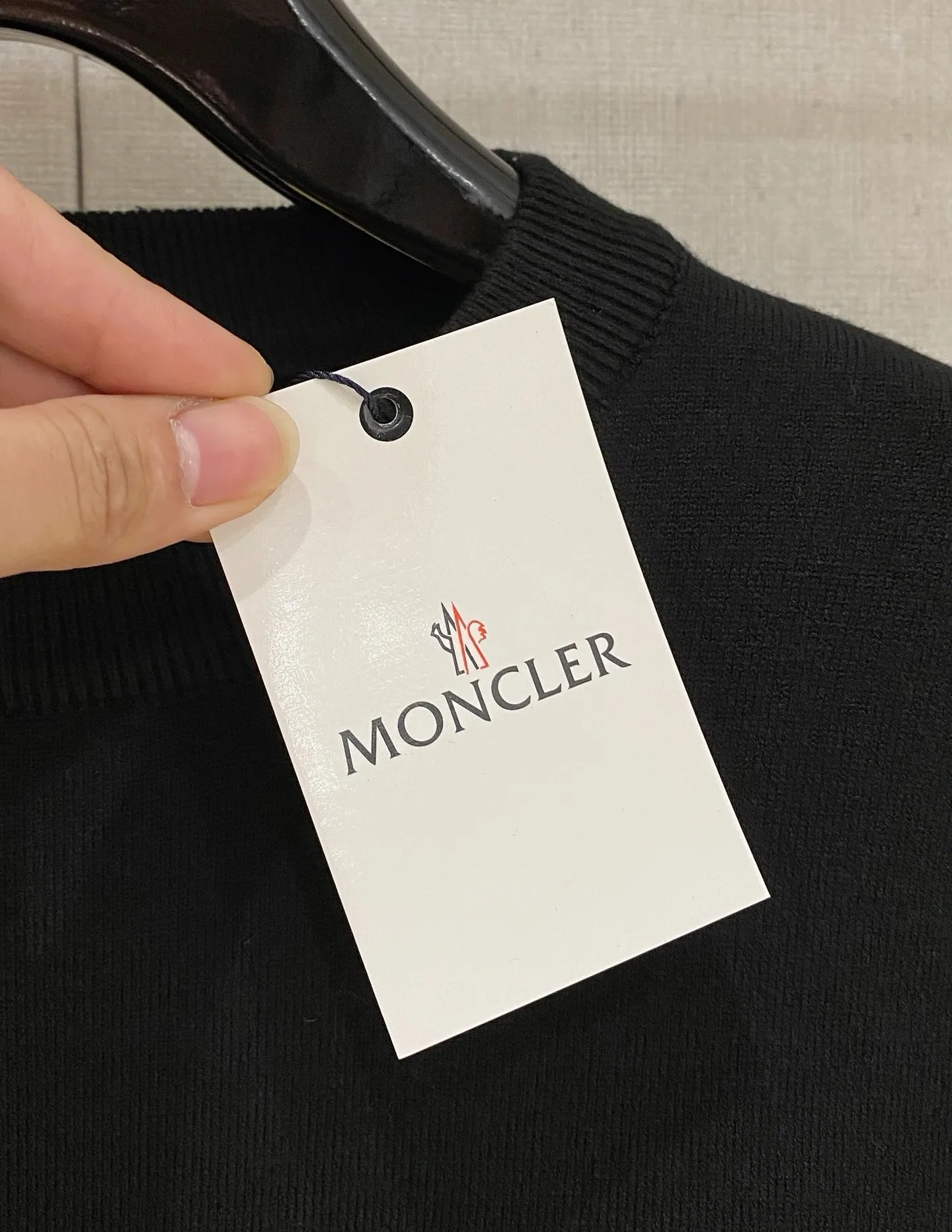 P110，〖 𝐌𝐎𝐍𝐂𝐋𝐄𝐑~ 〗 Premium Series Premium Factory Quality 、 、 ： Black White Sizes：M L XL 2XL 3XL